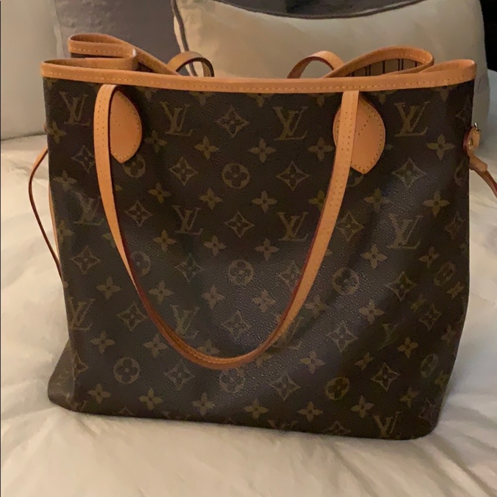 Authentic Louis Vuitton Never full bag